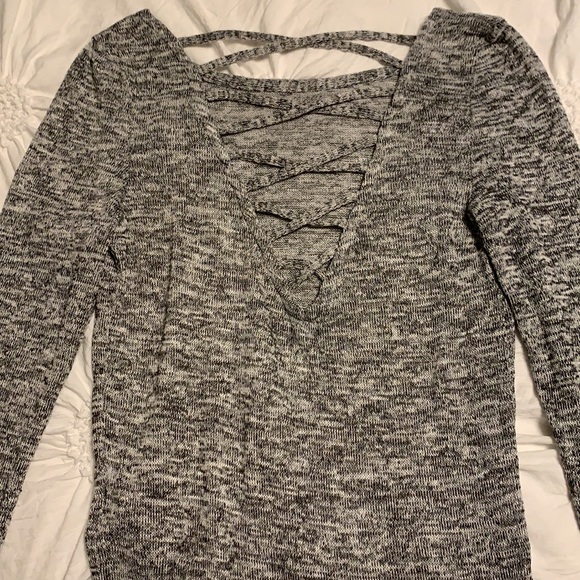 H&M Cross Back Long Sleeve - Picture 2 of 2